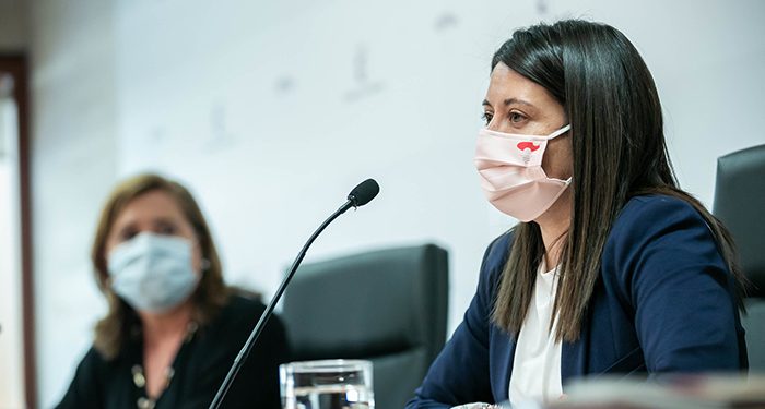 Nace ‘Estantería dorada’ para acercar la lectura y el entretenimiento a las personas mayores