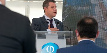 Page celebra la posibilidad de que el Gobierno de España, tras la petición de Castilla-La Mancha, retire pronto las mascarillas en exteriores