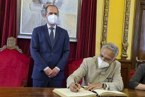 Rojo recibe al embajador de India en el ayuntamiento