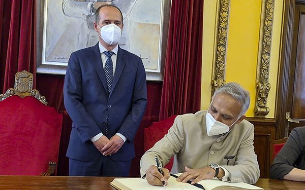 Rojo recibe al embajador de India en el ayuntamiento 1 Rojo recibe al embajador de India en el ayuntamiento