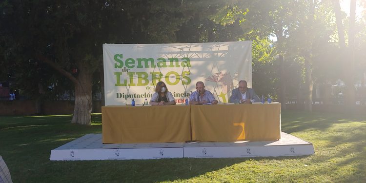 Presentados los “Apuntes para la Historia Nazarena Conquense” de Antonio Pérez Valero.