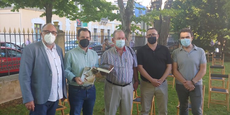 Presentados los “Apuntes para la Historia Nazarena Conquense” de Antonio Pérez Valero.