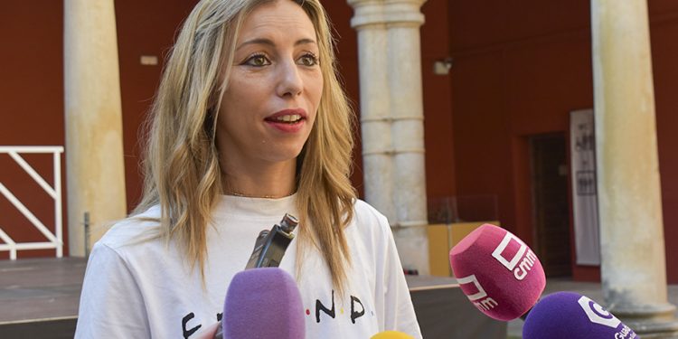 La concejala de Hacienda, Lucía de Luz, desmiente los “graves bulos” del Grupo Popular en relación al auditorio Pedro Díaz