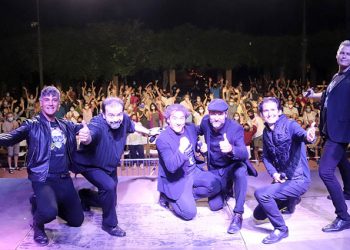 B-Vocal llena la Plaza del Pueblo y entusiasma en Cabanillas
