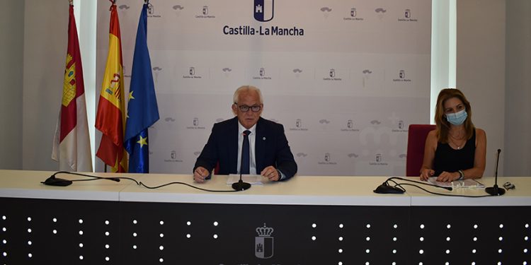 Castilla-La Mancha simplifica más de 340 trámites administrativos para acercar la Administración a la ciudadanía 1 Castilla-La Mancha simplifica más de 340 trámites administrativos para acercar la Administración a la ciudadanía