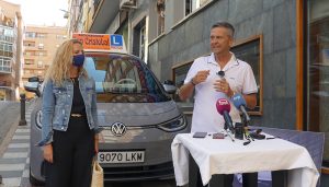 La Autoescuela San Cristóbal incorpora el primer vehículo eléctrico para prácticas y exámenes 
