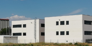 Page inaugura las nuevas viviendas de mayores de Torrubia del Campo y visita las obras del IESO ‘Luisa Sigea’ de Tarancón