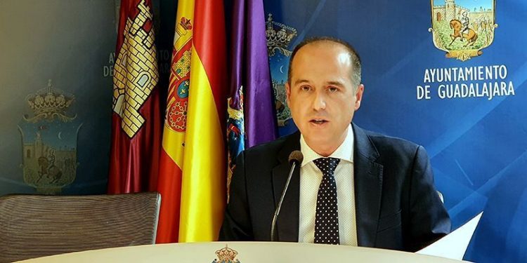 Alberto Rojo, alcalde de Guadalajara, celebra el "Dia de los abuelos"