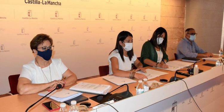 El Gobierno regional reúne al Consejo de Personas Mayores para informar de las nuevas disposiciones normativas