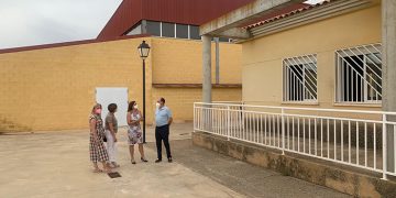 El Gobierno regional acometerá el arreglo del patio del colegio público de Casas de Haro
