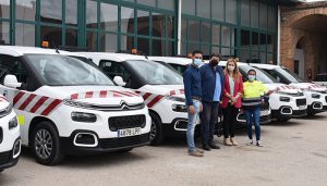 El Gobierno regional adquiere seis nuevas furgonetas para las brigadas de carreteras de la provincia de Cuenca