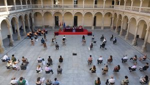 El Gobierno regional felicita a la segunda promoción de Derecho y ADE y destaca que la mejor inversión es la educación