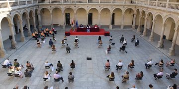 El Gobierno regional felicita a la segunda promoción de Derecho y ADE y destaca que la mejor inversión es la educación