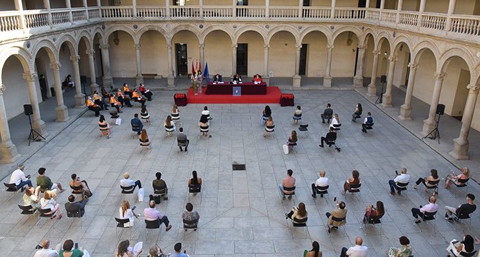 El Gobierno regional felicita a la segunda promoción de Derecho y ADE y destaca que la mejor inversión es la educación