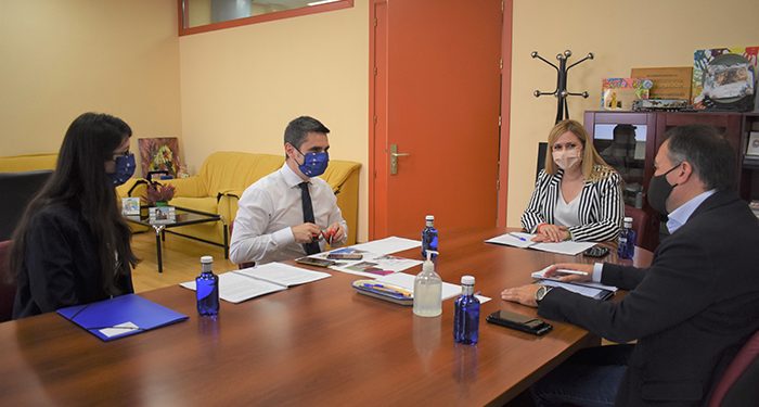 El Gobierno regional y Carrefour abordan las diferentes líneas del Plan Adelante que favorecen la inversión y la contratación en la provincia de Cuenca