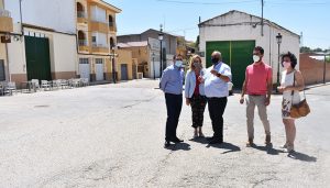 El Gobierno regional y el Ayuntamiento de San Lorenzo de la Parrilla firman el convenio para la cesión de la travesía de la CM-2117a