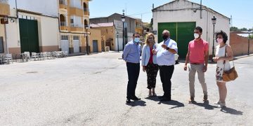 El Gobierno regional y el Ayuntamiento de San Lorenzo de la Parrilla firman el convenio para la cesión de la travesía de la CM-2117a