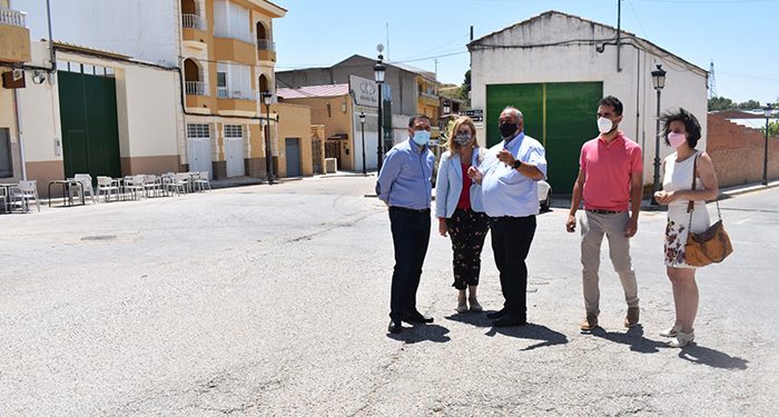 El Gobierno regional y el Ayuntamiento de San Lorenzo de la Parrilla firman el convenio para la cesión de la travesía de la CM-2117a