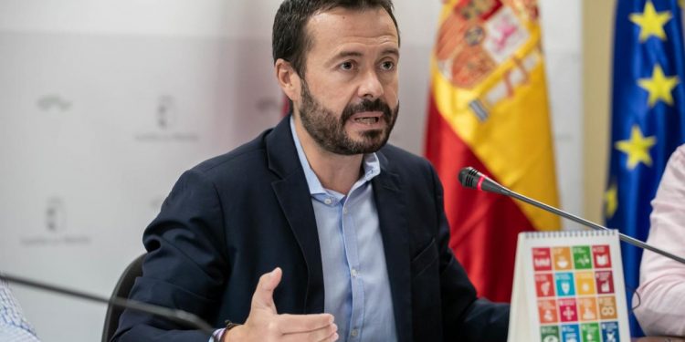 El Gobierno regional y la dirección de Geacam aprueban mejoras laborales que benefician y dan estabilidad a unos 460 trabajadores