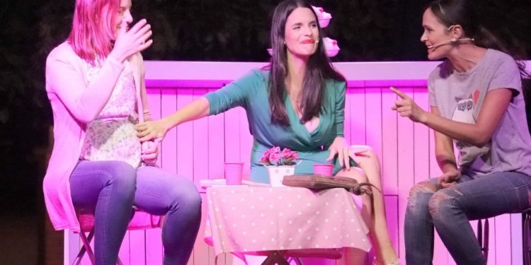 Noche de carcajadas en Cabanillas con el teatro de «Estrógenos»