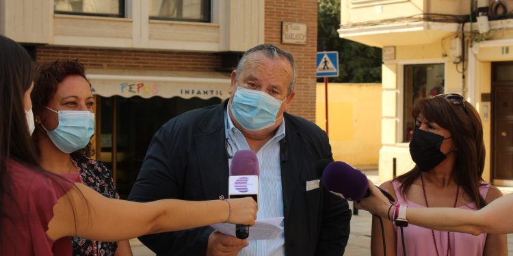 Lamola reclama a Page que piense más en las familias y en los autónomos y que baje el impuesto de la Renta para los castellano manchegos 1 foto pp un momento de la rueda de prensa