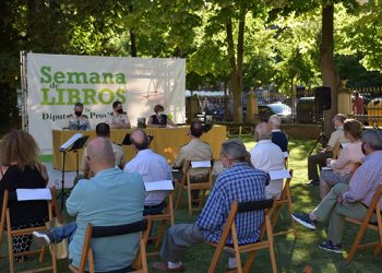 La Diputación de Cuenca inaugura la Semana de los Libros con la entrega de premios y hablando de historia militar conquense