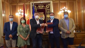 La Diputación y el Ayuntamiento de Cuenca desbloquean el convenio de bomberos después de una década