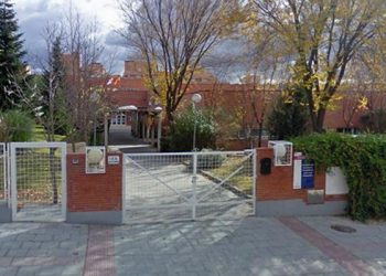 Las familias del instituto José Luis Sampedro de Guadalajara costean los folios