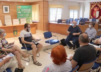 Los nuevos cronistas oficiales de Cabanillas toman contacto con la Asociación Provincial