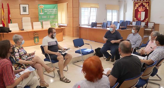 Los nuevos cronistas oficiales de Cabanillas toman contacto con la Asociación Provincial