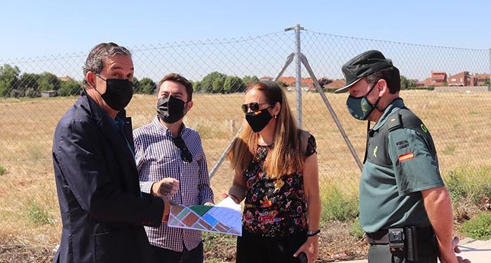 Los servicios de Arquitectura de la Guardia Civil valoran la parcela que cederá Cabanillas para el nuevo cuartel de zona 1 Los servicios de Arquitectura de la Guardia Civil valoran la parcela que cederá Cabanillas para el nuevo cuartel de zona