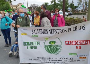 Los vecinos de Gascueña y Tinajas respaldan con su presencia la charla informativa contra las macrogranjas