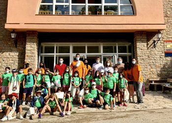 Martínez Chana visita los campamentos de verano en el albergue Fuente de las Tablas