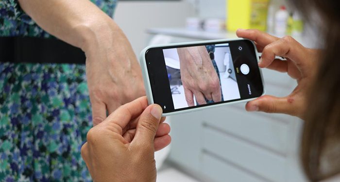 Más de 62.000 pacientes se han beneficiado de las ventajas que ofrece el programa de teledermatología implantado en toda la región hace un año