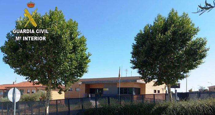 Mientras paseaba a su perro rayaba los vehículos que se encontraba ha sido detenida en El Casar