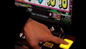 Si tienes un bar con máquinas tragaperras puedes beneficiarte de la ampliación de la bonificación de la tasa fiscal del juego