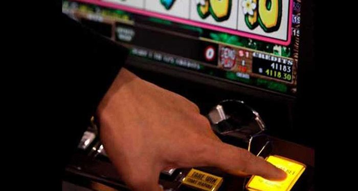 Si tienes un bar con máquinas tragaperras puedes beneficiarte de la ampliación de la bonificación de la tasa fiscal del juego