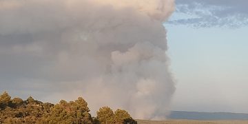 Un total de 28 medios aéreos y terrestres y 117 personas en el incendio de Víllora
