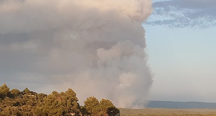 Un total de 28 medios aéreos y terrestres y 117 personas en el incendio de Víllora