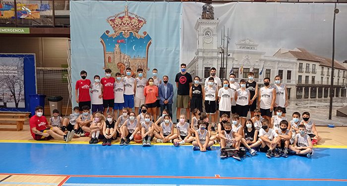Un total de 45 niñas y niños de Guadalajara participan en el Campus Gigantes de baloncesto que se está celebrando en el Palacio Multiusos 1 Un total de 45 niñas y niños de Guadalajara participan en el Campus Gigantes de baloncesto que se está celebrando en el Palacio Multiusos