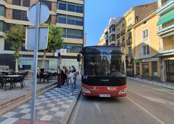 Unas 1.150 personas utilizan las lanzaderas al Casco Antiguo de Cuenca el primer fin de semana de servicio