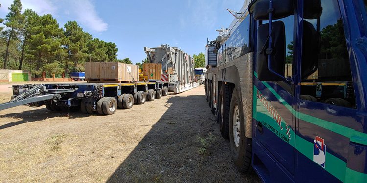 Un convoy excepcional transporta el transformador «Villanueva de los Escuderos»