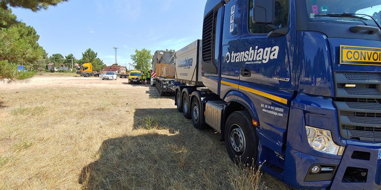 Un convoy excepcional transporta el transformador «Villanueva de los Escuderos»