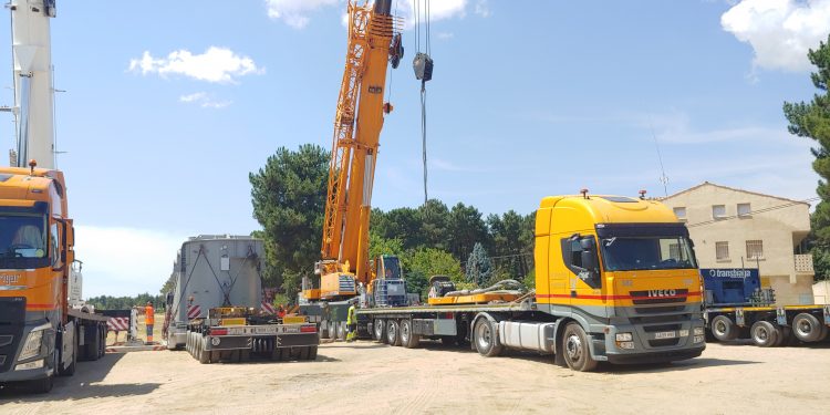 Un convoy excepcional transporta el transformador «Villanueva de los Escuderos»