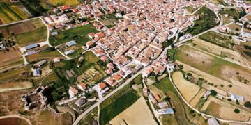 Artesanía en Vivo reúne en Cardenete a tres artesanos de la comarca para participar en las actividades del Día de la Serranía