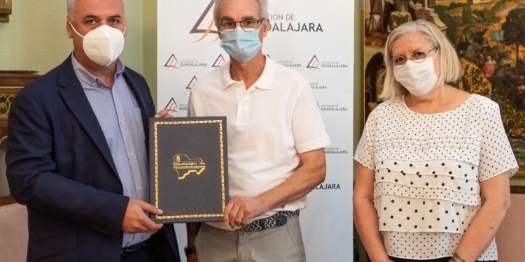 La Escuela de Vela de Alocén pasa a ser de titularidad municipal con apoyo económico de la Diputación para su mantenimiento y actividades 1 La Escuela de Vela de Alocén pasa a ser de titularidad municipal con apoyo económico de la Diputación para su mantenimiento y actividades