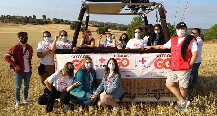 Cruz Roja Cuenca hace un viaje en globo con doce a jóvenes para visibilizar lo alto que puedes llegar si te lo propones