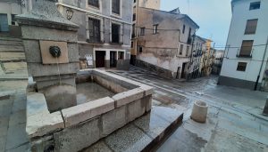 Cuenca en Marcha denuncia filtraciones de agua en la Fuente de Santo Domingo