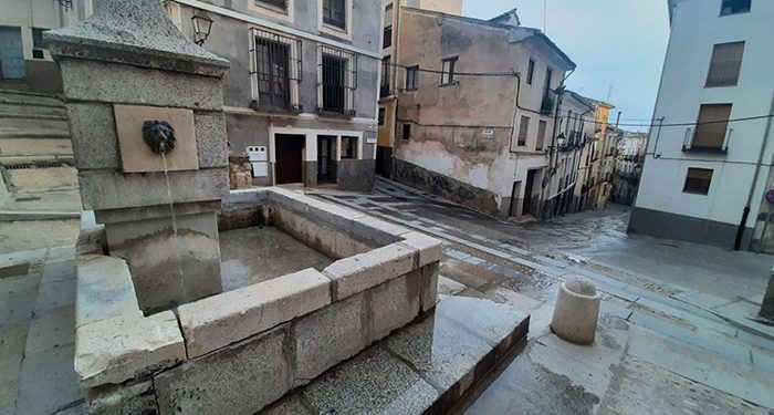 Cuenca en Marcha denuncia filtraciones de agua en la Fuente de Santo Domingo
