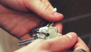 El Gobierno regional aumenta un 24 por ciento las ayudas al alquiler para llegar a la totalidad de jóvenes que las soliciten y que cumplan con los requisitos